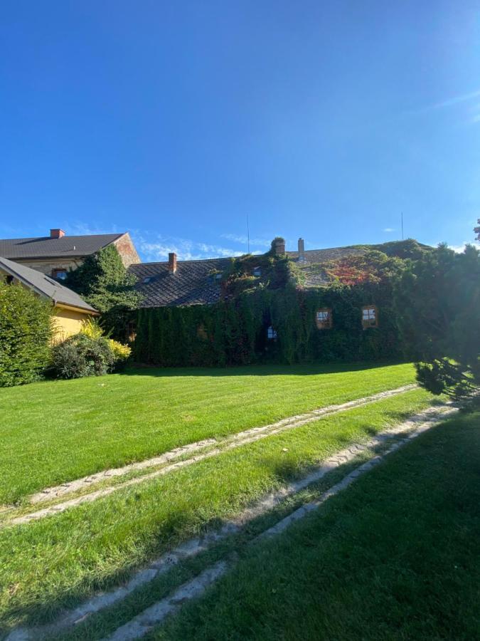 Apartman Na Statku Miskovice  المظهر الخارجي الصورة