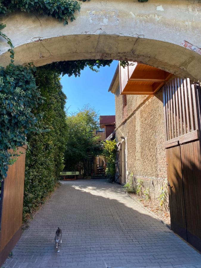 Apartman Na Statku Miskovice  المظهر الخارجي الصورة